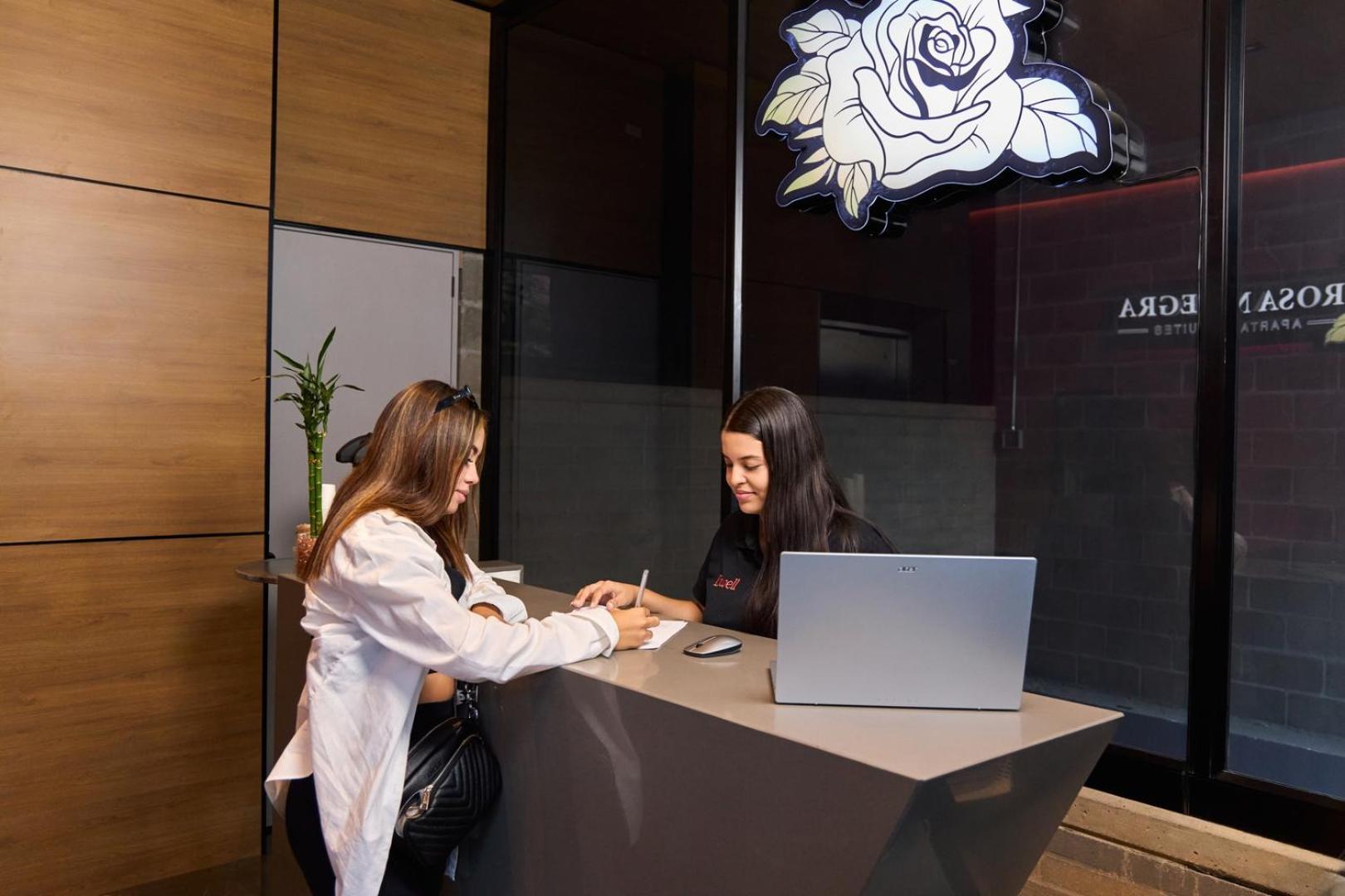 Rosa Negra Haven Cozy Stadio Aparta-Suite メデジン エクステリア 写真